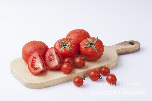 토마토 한개에 약 3g 들어있는 리코펜은 세포 독성을 없애고 암 줄기세포를 사멸시켜 암 발생을 막는다./게티이미지뱅크